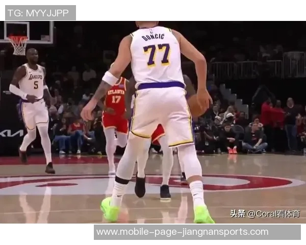 布克连得五分迅速拉开比分罚球线急停跳投与反击三分震撼篮网