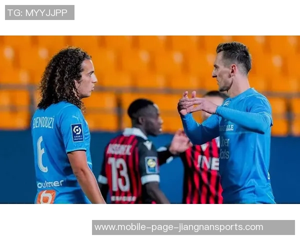 稳定发挥麦克丹尼尔斯半场高效表现助球队争胜